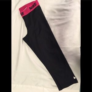 EUC Nike Pro Cropped Leggings